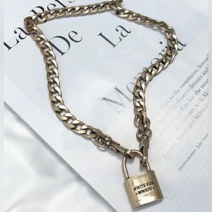 Brand 🆕 Whitefox Boutique Lock Necklace